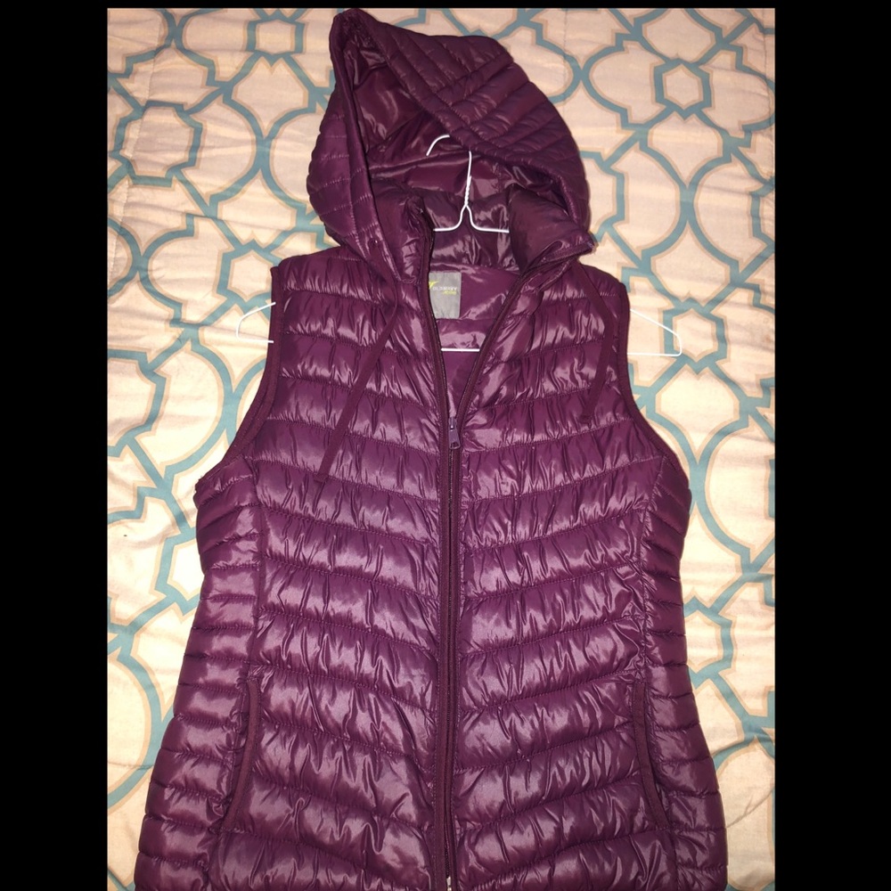 💜 Old Navy Active Puffer Vest